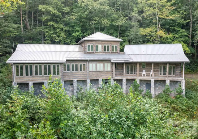Photo 1 of Single family home for sale at 2099 S Toe River Rd, Burnsville, NC 28714 | MLS# 4431688 | Listing updated on 2026-10-13