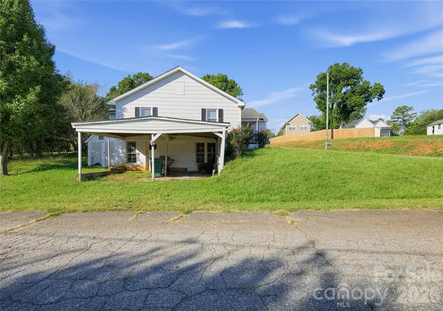 Photo 3 of Single family home for sale at 519 E 2nd Avenue, Newton, NC 28658 | MLS# 4431689 | Listing updated on 2026-10-07