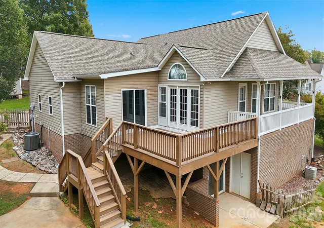 Photo 2 of Single family home for sale at 217 Sundance Cir, Statesville, NC 28625 | MLS# 4431690 | Listing updated on 2026-10-07