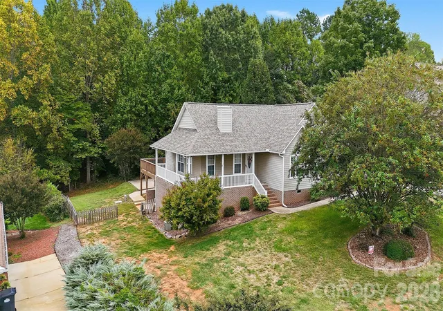 Photo 3 of Single family home for sale at 217 Sundance Cir, Statesville, NC 28625 | MLS# 4431690 | Listing updated on 2026-10-07
