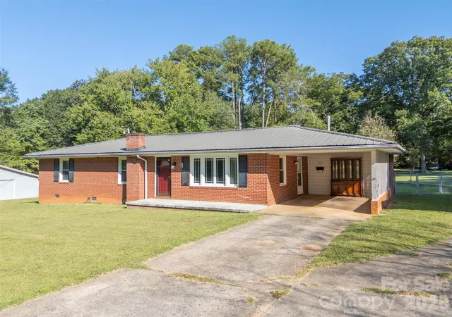 Photo 4 of Single family home for sale at 170 Franklin Dr, Forest City, NC 28043 | MLS# 4431691 | Listing updated on 2026-10-06