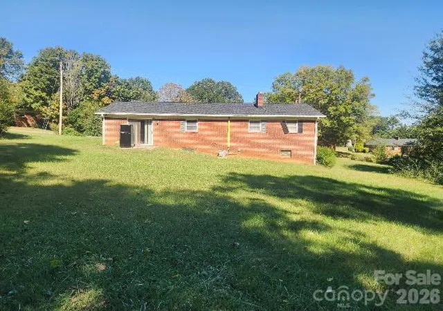 Photo 3 of Single family home for sale at 102 Garrison Dr, Morganton, NC 28655 | MLS# 4431714 | Listing updated on 2026-10-08
