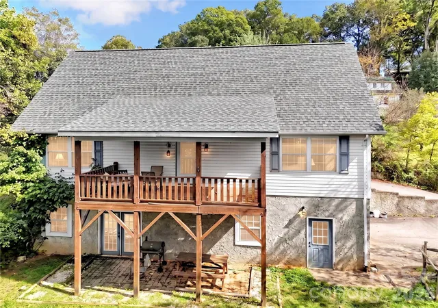 Photo 3 of Single family home for sale at 21 Eden Ln, Waynesville, NC 28785 | MLS# 4431720 | Listing updated on 2026-10-07