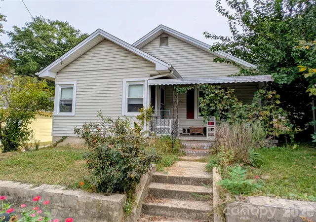 Single family home for sale at 306 Morris St N, Gastonia, NC 28052 | MLS# 4431744