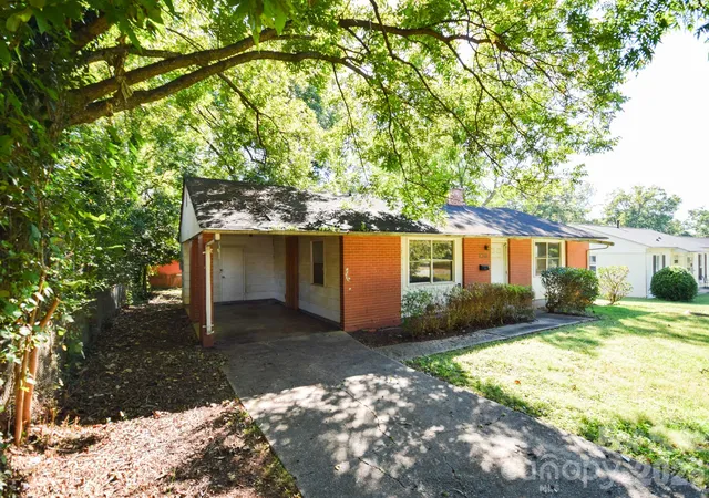 Photo 1 of Single family home for sale at 2715 Southwest Blvd, Charlotte, NC 28216 | MLS# 4431753 | Listing updated on 2026-10-07