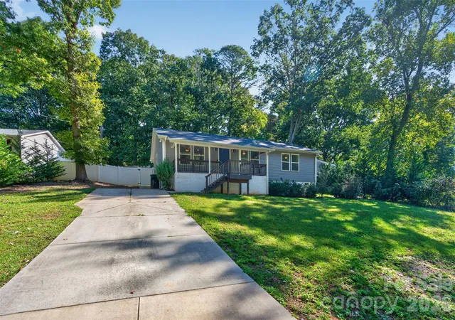 Photo 2 of Single family home for sale at 3812 Branding Iron Dr, Gastonia, NC 28052 | MLS# 4431762 | Listing updated on 2026-10-11