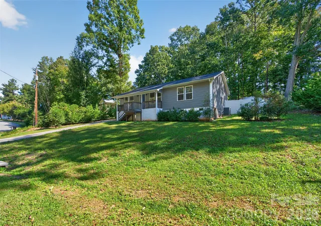 Photo 3 of Single family home for sale at 3812 Branding Iron Dr, Gastonia, NC 28052 | MLS# 4431762 | Listing updated on 2026-10-11