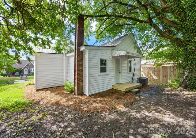 Photo 3 of Single family home for sale at 804 Jackson St, Salisbury, NC 28144 | MLS# 4431793 | Listing updated on 2026-10-07