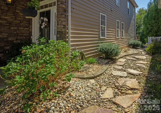 Photo 2 of Sale Pending at 6107 Cactus Valley Rd, Charlotte, NC 28277 | MLS# 4431797 | Listing updated on 2026-10-30