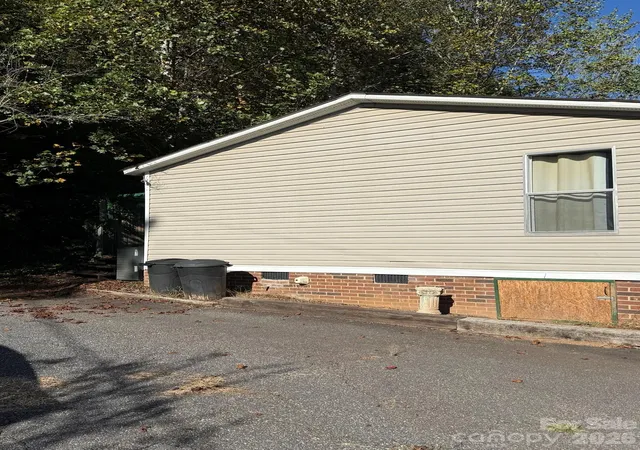 Photo 3 of Single family home for sale at 1516 Abington Rd, Lenoir, NC 28645 | MLS# 4431799 | Listing updated on 2026-10-07