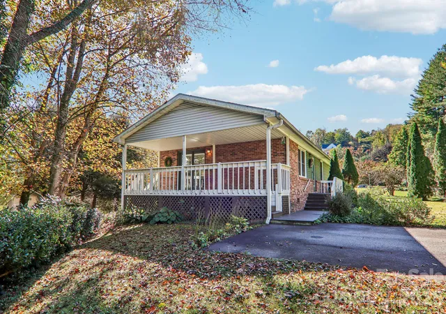 Photo 2 of Single family home for sale at 96 Rhinehart St, Waynesville, NC 28786 | MLS# 4431802 | Listing updated on 2026-10-09