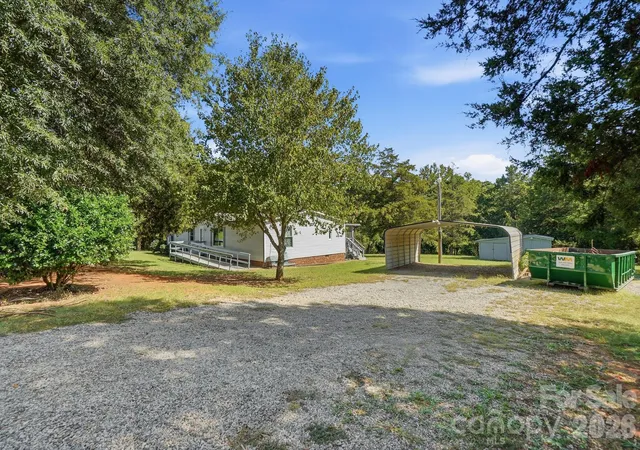 Photo 3 of Single family home for sale at 6017 Frazier Dr, Davidson, NC 28036 | MLS# 4431808 | Listing updated on 2026-10-11
