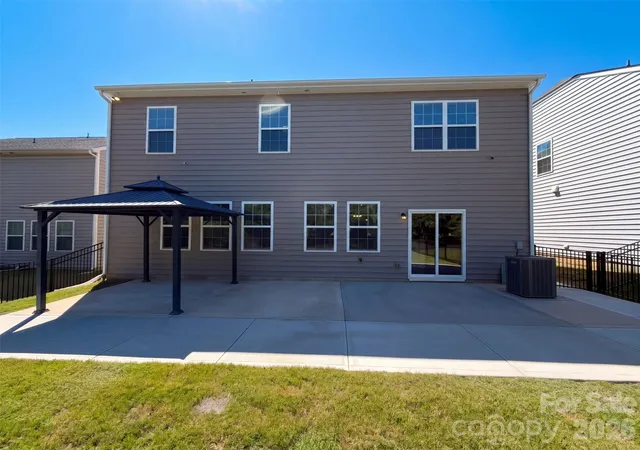 Photo 4 of Single family home for sale at 15128 Evergreen House Dr, Charlotte, NC 28273 | MLS# 4431810 | Listing updated on 2026-10-07