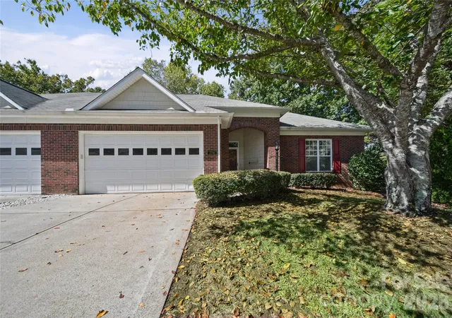 Townhouse for sale at 3741 Oak View Ct, Matthews, NC 28105 | MLS# 4431812
