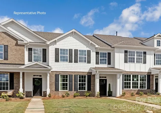 Photo 3 of Townhouse for sale at 583 W Park Ave #TWNH D, Mooresville, NC 28115 | MLS# 4431822 | Listing updated on 2026-10-20