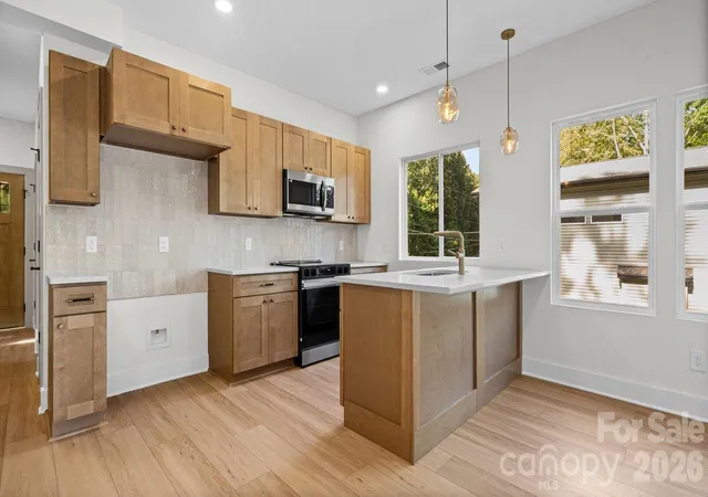 Photo 3 of Single family home for sale at 517 Homestead Dr, Gastonia, NC 28056 | MLS# 4431833 | Listing updated on 2026-10-07