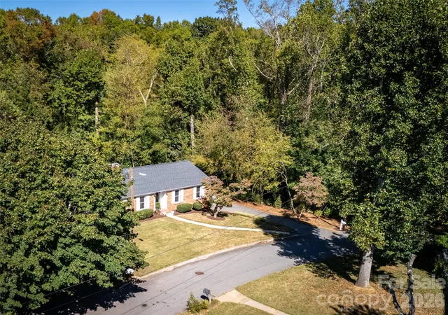 Photo 1 of Single family home for sale at 6 Crestwood Ln, Candler, NC 28715 | MLS# 4431839 | Listing updated on 2026-10-07