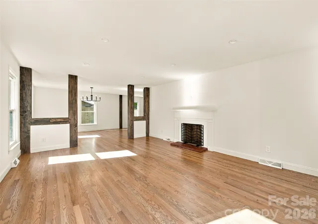 Photo 3 of Single family home for sale at 6 Crestwood Ln, Candler, NC 28715 | MLS# 4431839 | Listing updated on 2026-10-07