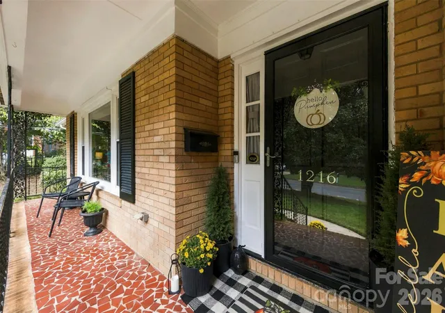 Photo 3 of Single family home for sale at 1216 Queensgate St, Gastonia, NC 28054 | MLS# 4431843 | Listing updated on 2026-10-07