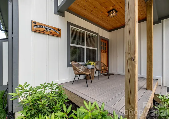 Photo 4 of Single family home for sale at 131 Mills Ave, Brevard, NC 28712 | MLS# 4431844 | Listing updated on 2026-10-14