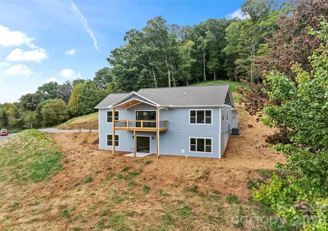 Photo 3 of Single family home for sale at 210 Aster Ridge Dr, Waynesville, NC 28786 | MLS# 4431858 | Listing updated on 2026-10-07