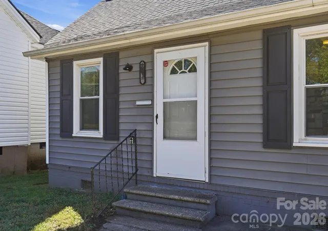 Photo 2 of Single family home for sale at 938 E White St, Rock Hill, SC 29730 | MLS# 4431859 | Listing updated on 2026-10-15