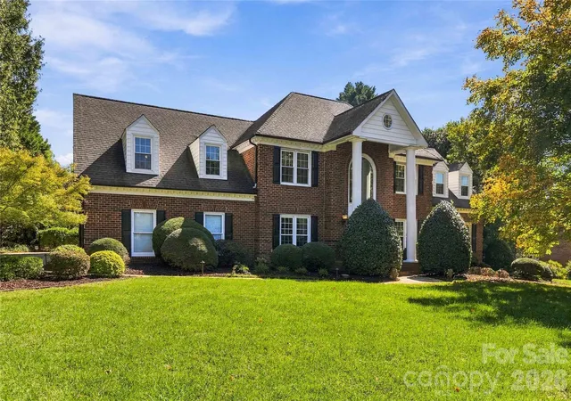 Photo 2 of Sale Pending at 4301 Horseshoe Bnd, Matthews, NC 28104 | MLS# 4431860 | Listing updated on 2026-10-17