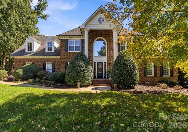 Photo 3 of Sale Pending at 4301 Horseshoe Bnd, Matthews, NC 28104 | MLS# 4431860 | Listing updated on 2026-10-17