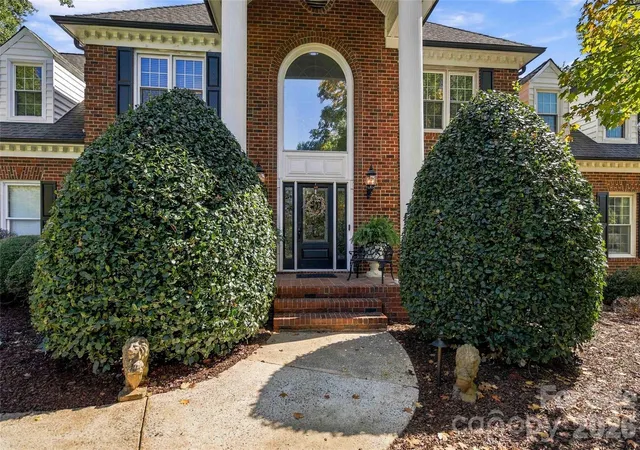 Photo 3 of Sale Pending at 4301 Horseshoe Bnd, Matthews, NC 28104 | MLS# 4431860 | Listing updated on 2026-10-17