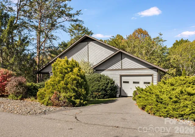 Photo 2 of Single family home for sale at 8 Zachary Ridge Rd, Asheville, NC 28804 | MLS# 4431864 | Listing updated on 2026-10-09