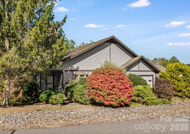 Photo 3 of Single family home for sale at 8 Zachary Ridge Rd, Asheville, NC 28804 | MLS# 4431864 | Listing updated on 2026-10-09