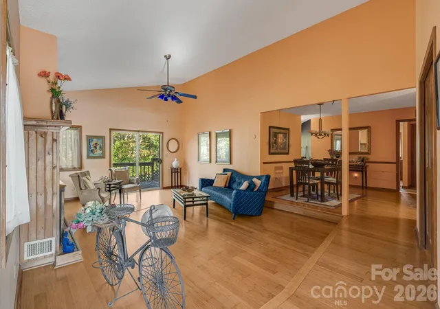 Photo 4 of Single family home for sale at 8 Zachary Ridge Rd, Asheville, NC 28804 | MLS# 4431864 | Listing updated on 2026-10-09