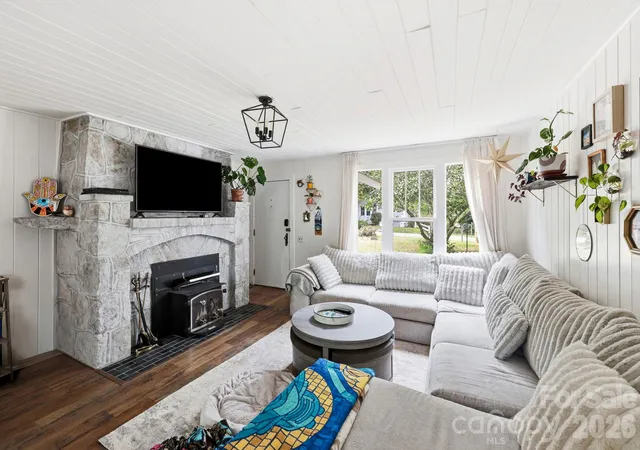 Photo 2 of Single family home for sale at 2004 Old S Carolina Ave, Hendersonville, NC 28739 | MLS# 4431873 | Listing updated on 2026-10-09