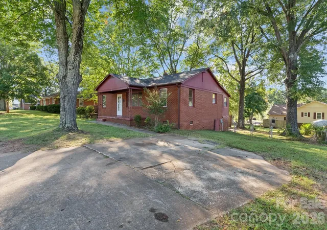 Photo 1 of Single family home for sale at 322 Hartness Rd, Statesville, NC 28677 | MLS# 4431876 | Listing updated on 2026-10-09