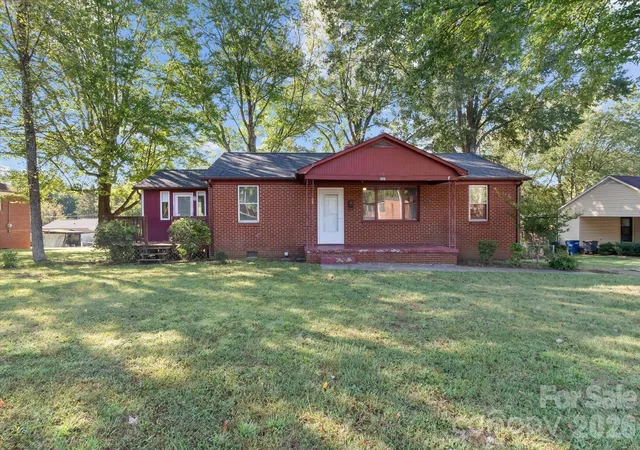Photo 3 of Single family home for sale at 322 Hartness Rd, Statesville, NC 28677 | MLS# 4431876 | Listing updated on 2026-10-09