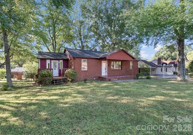 Photo 3 of Single family home for sale at 322 Hartness Rd, Statesville, NC 28677 | MLS# 4431876 | Listing updated on 2026-10-09