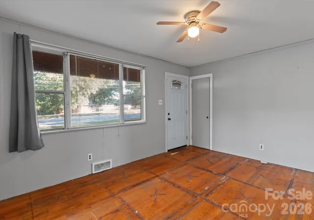 Photo 4 of Single family home for sale at 322 Hartness Rd, Statesville, NC 28677 | MLS# 4431876 | Listing updated on 2026-10-09