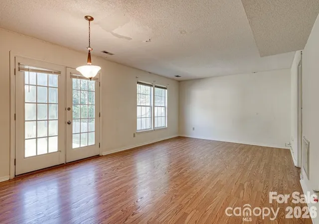 Photo 3 of Single family home for sale at 6844 Shiloh Ridge Ln, Charlotte, NC 28212 | MLS# 4431886 | Listing updated on 2026-10-09