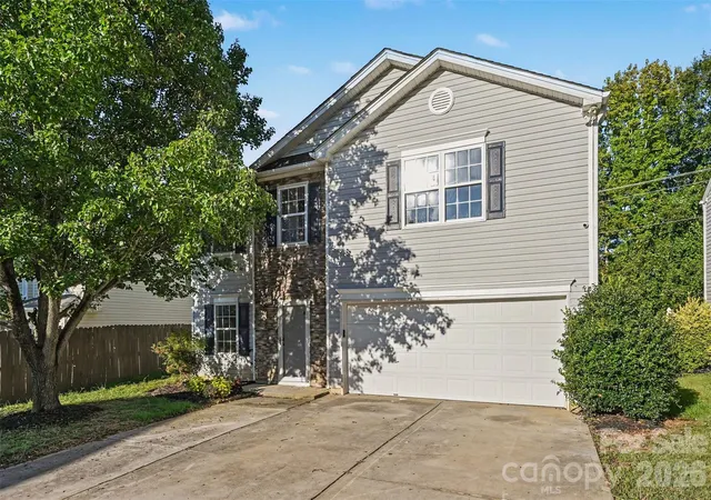 Photo 2 of Single family home for sale at 2920 Teton Dr, Gastonia, NC 28054 | MLS# 4431896 | Listing updated on 2026-10-07
