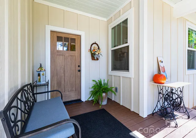 Photo 3 of Single family home for sale at 850 Mountain Hvn Dr, Mars Hill, NC 28754 | MLS# 4431900 | Listing updated on 2026-10-08
