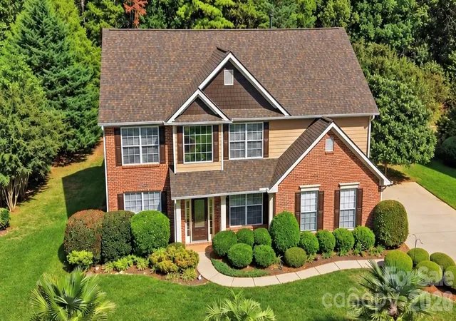 Photo 1 of Single family home for sale at 1121 Deep Holw Ct, Waxhaw, NC 28173 | MLS# 4431905 | Listing updated on 2026-10-10