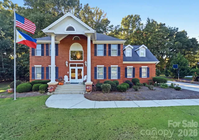 Photo 1 of Single family home for sale at 1121 Hillshire Meadow Dr, Matthews, NC 28105 | MLS# 4431907 | Listing updated on 2026-10-16