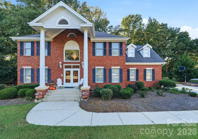 Photo 3 of Single family home for sale at 1121 Hillshire Meadow Dr, Matthews, NC 28105 | MLS# 4431907 | Listing updated on 2026-10-16