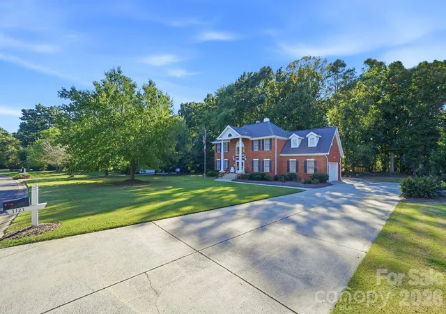 Photo 3 of Single family home for sale at 1121 Hillshire Meadow Dr, Matthews, NC 28105 | MLS# 4431907 | Listing updated on 2026-10-16