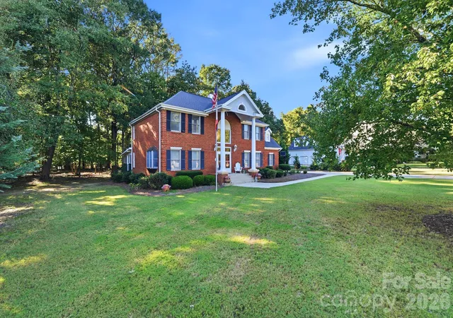 Photo 4 of Single family home for sale at 1121 Hillshire Meadow Dr, Matthews, NC 28105 | MLS# 4431907 | Listing updated on 2026-10-16