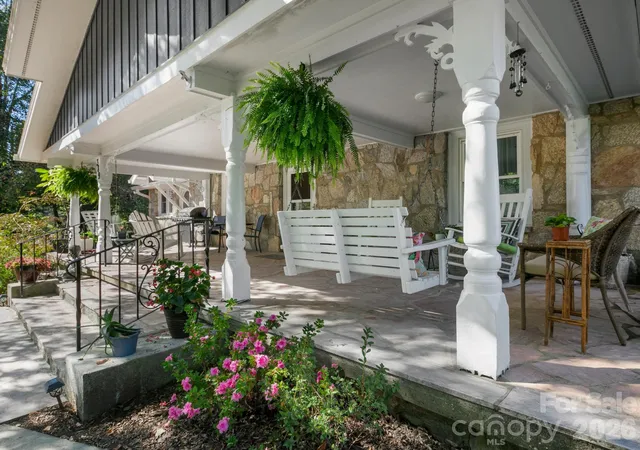 Photo 3 of Single family home for sale at 389 & 405 Courtland Blvd, Hendersonville, NC 28791 | MLS# 4431910 | Listing updated on 2026-10-09