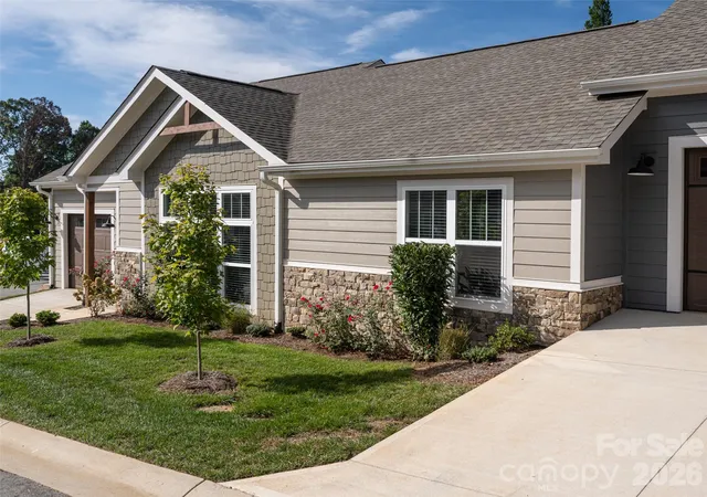 Photo 3 of Townhouse for sale at 8 Heartleaf Cir, Arden, NC 28704 | MLS# 4431913 | Listing updated on 2026-10-07