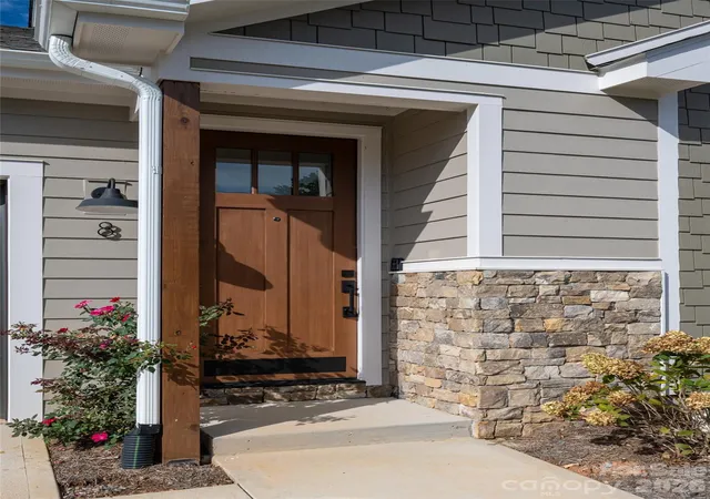 Photo 4 of Townhouse for sale at 8 Heartleaf Cir, Arden, NC 28704 | MLS# 4431913 | Listing updated on 2026-10-07