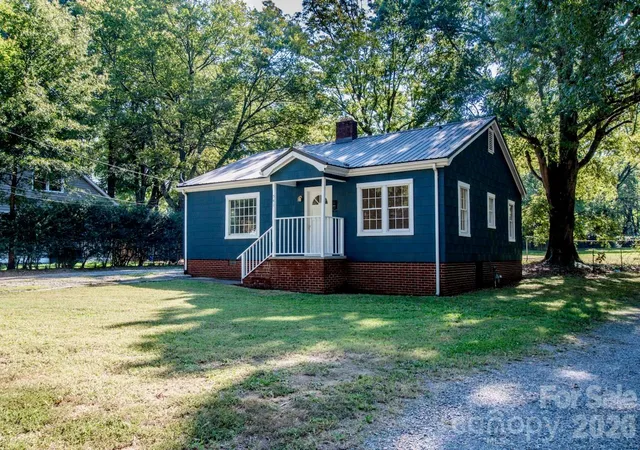 Photo 2 of Single family home for sale at 541 Walnut St, Mooresville, NC 28115 | MLS# 4431916 | Listing updated on 2026-10-07
