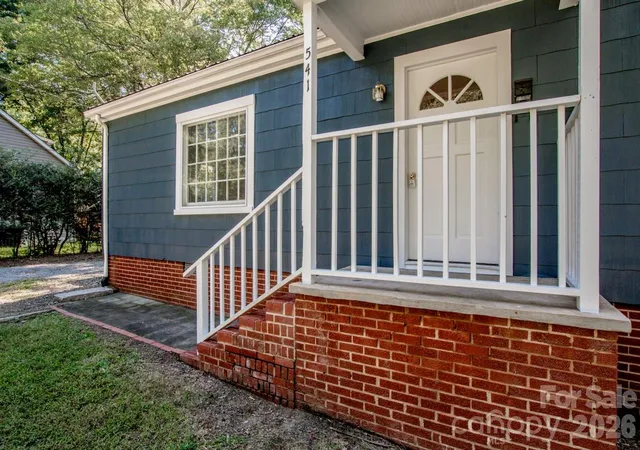 Photo 4 of Single family home for sale at 541 Walnut St, Mooresville, NC 28115 | MLS# 4431916 | Listing updated on 2026-10-07